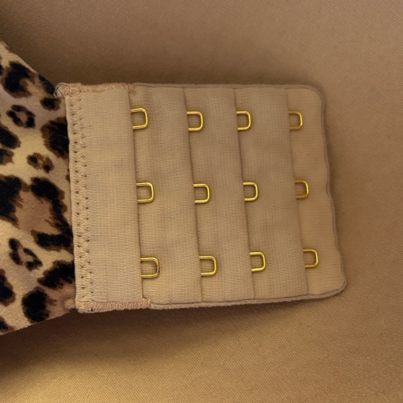 Victoria's Secret Leopard Print Bra Size 38DDD - Picture 6 of 6